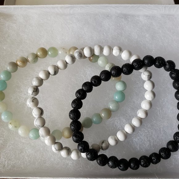 2/30$ NWOT Set of 3 matching bracelet lava beads, flower amazonite and h… - Picture 3 of 4